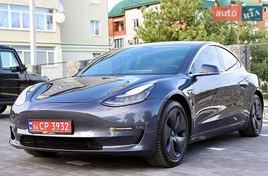 Седан Tesla Model 3 2018 в Дрогобичі