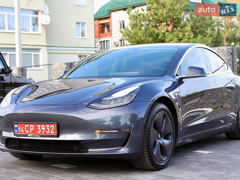 Седан Tesla Model 3 2018 в Дрогобичі
