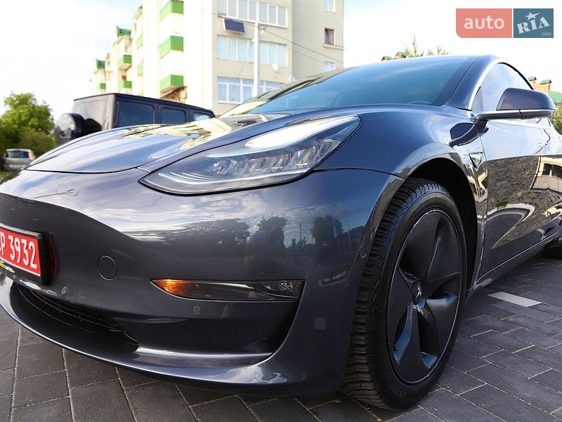 Седан Tesla Model 3 2018 в Дрогобыче