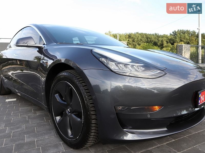Седан Tesla Model 3 2018 в Дрогобичі