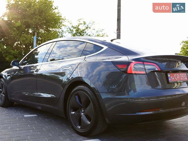 Седан Tesla Model 3 2018 в Дрогобыче