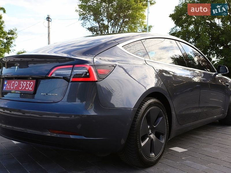 Седан Tesla Model 3 2018 в Дрогобичі