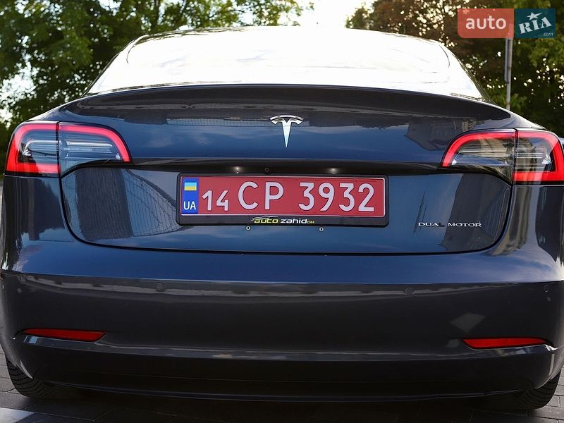 Седан Tesla Model 3 2018 в Дрогобичі