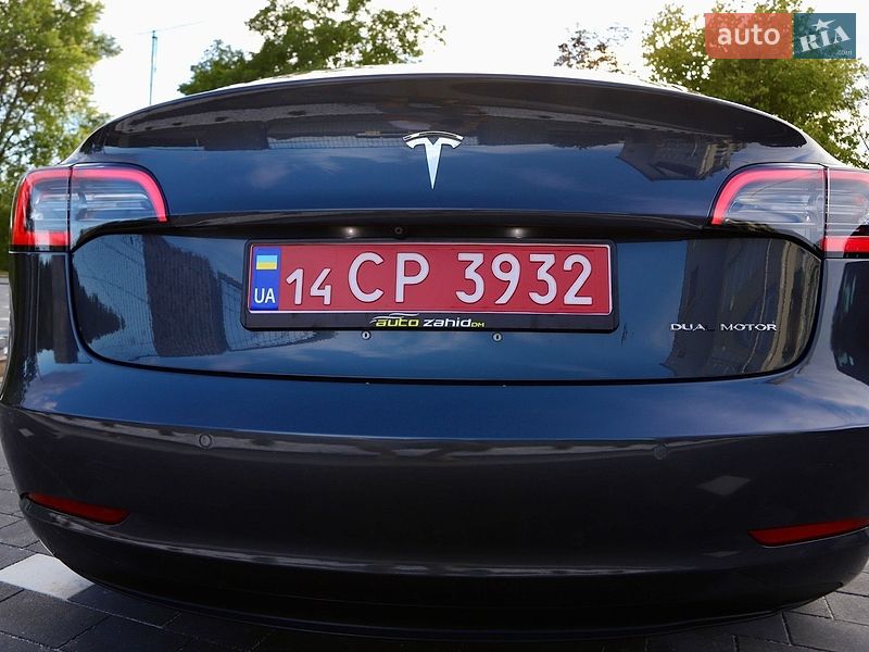 Седан Tesla Model 3 2018 в Дрогобичі