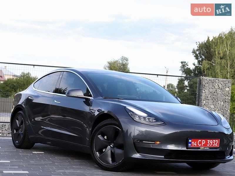 Седан Tesla Model 3 2018 в Дрогобичі
