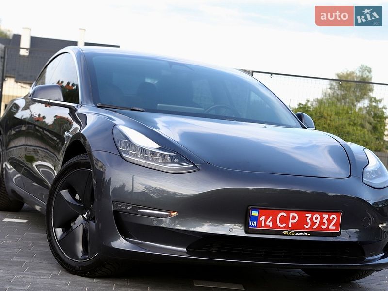 Седан Tesla Model 3 2018 в Дрогобичі