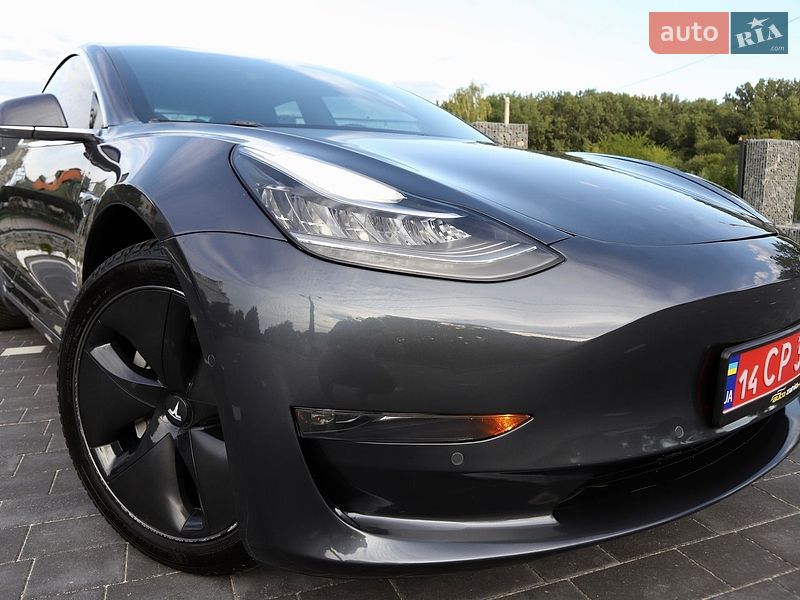 Седан Tesla Model 3 2018 в Дрогобичі