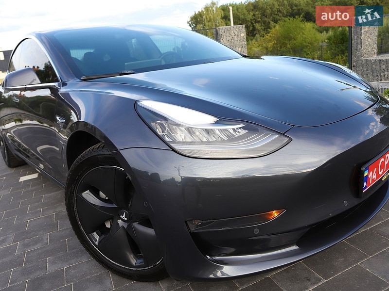 Седан Tesla Model 3 2018 в Дрогобичі