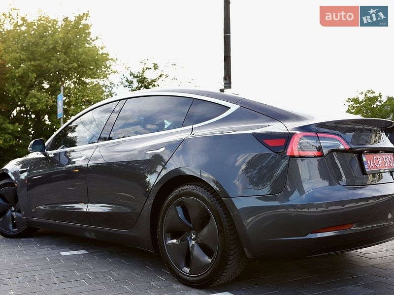 Седан Tesla Model 3 2018 в Дрогобыче