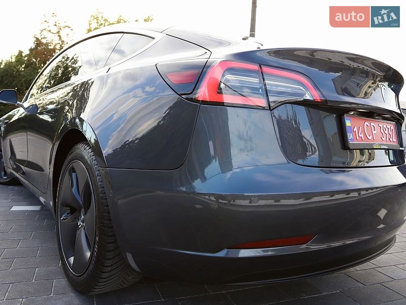 Седан Tesla Model 3 2018 в Дрогобыче