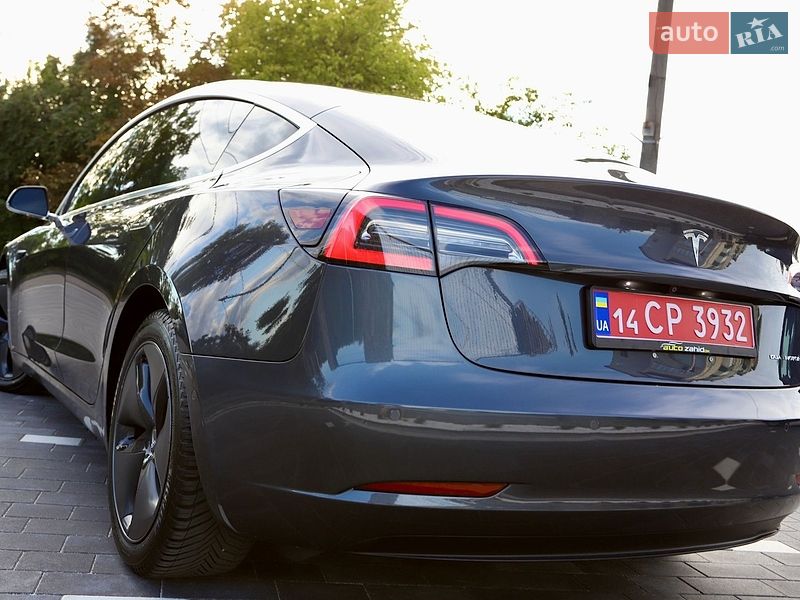 Седан Tesla Model 3 2018 в Дрогобичі