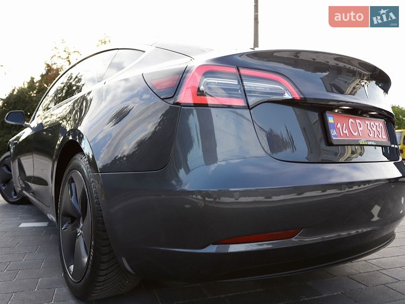 Седан Tesla Model 3 2018 в Дрогобичі