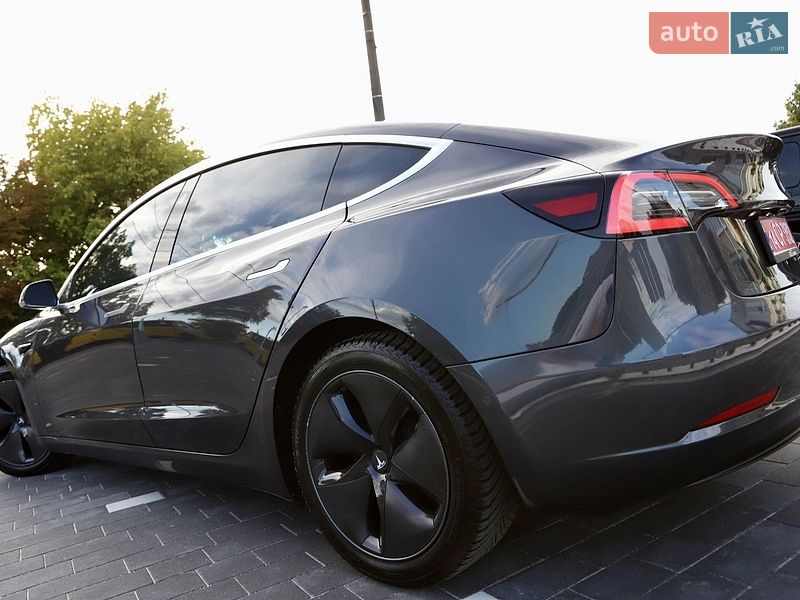 Седан Tesla Model 3 2018 в Дрогобичі