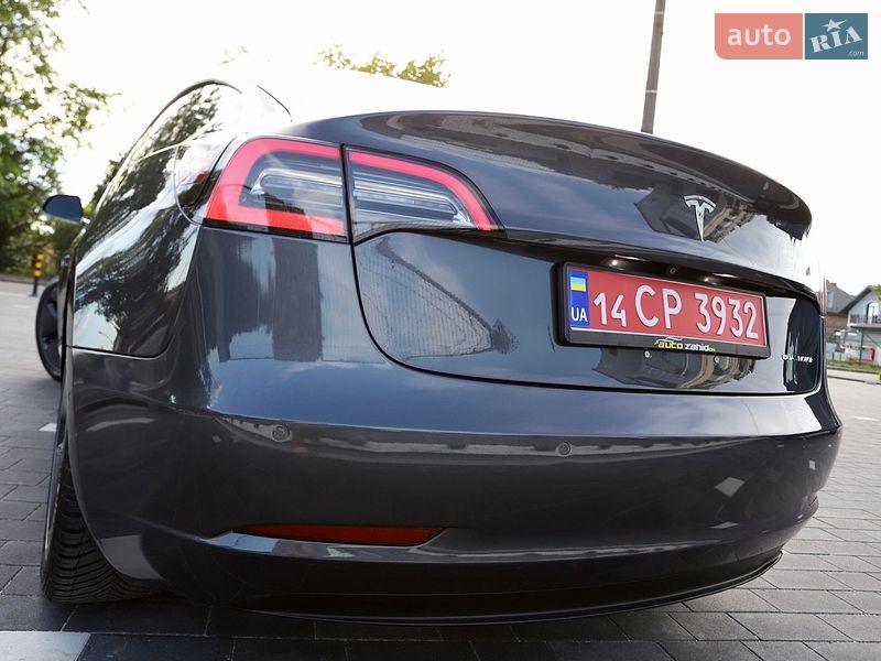 Седан Tesla Model 3 2018 в Дрогобичі