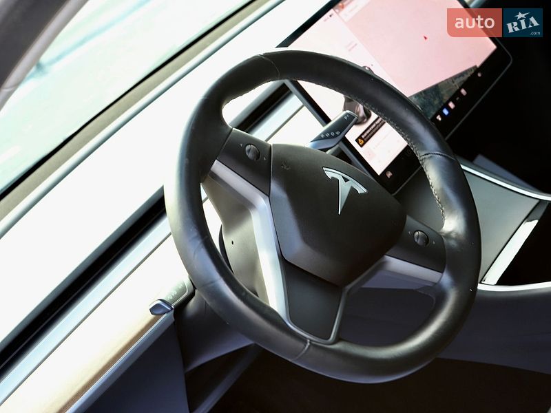 Седан Tesla Model 3 2018 в Дрогобичі