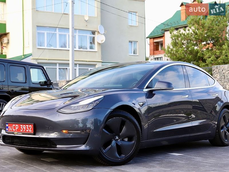 Седан Tesla Model 3 2018 в Дрогобичі