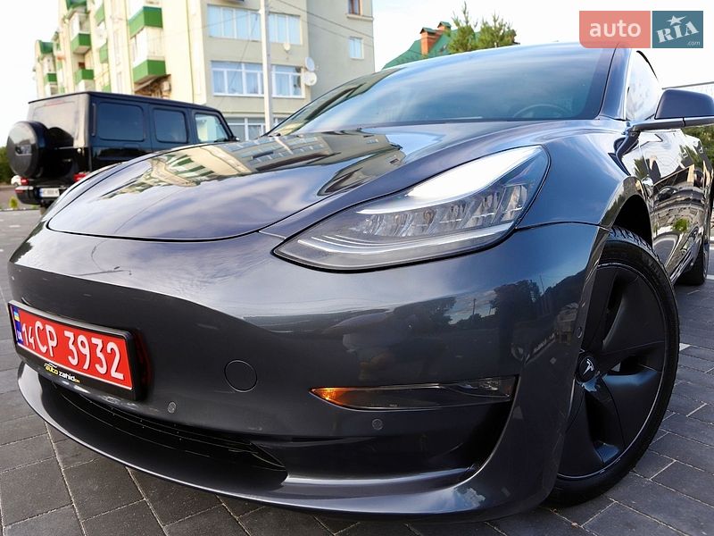 Седан Tesla Model 3 2018 в Дрогобичі