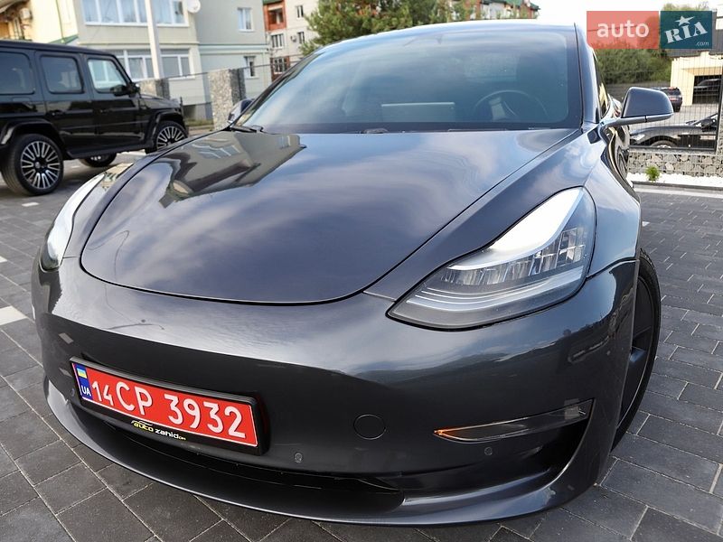 Седан Tesla Model 3 2018 в Дрогобичі