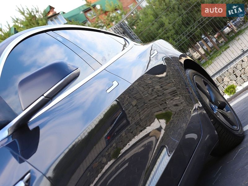 Седан Tesla Model 3 2018 в Дрогобичі