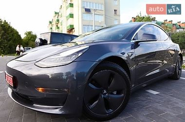 Седан Tesla Model 3 2018 в Дрогобичі