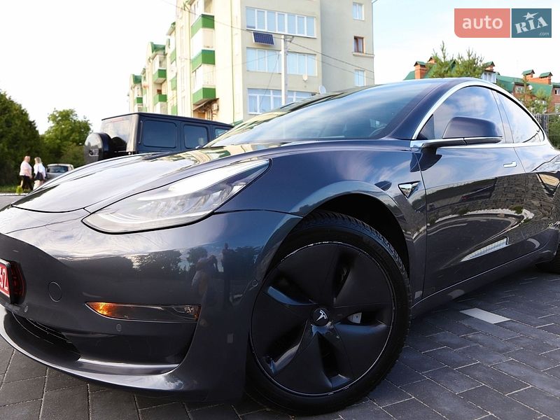 Седан Tesla Model 3 2018 в Дрогобичі