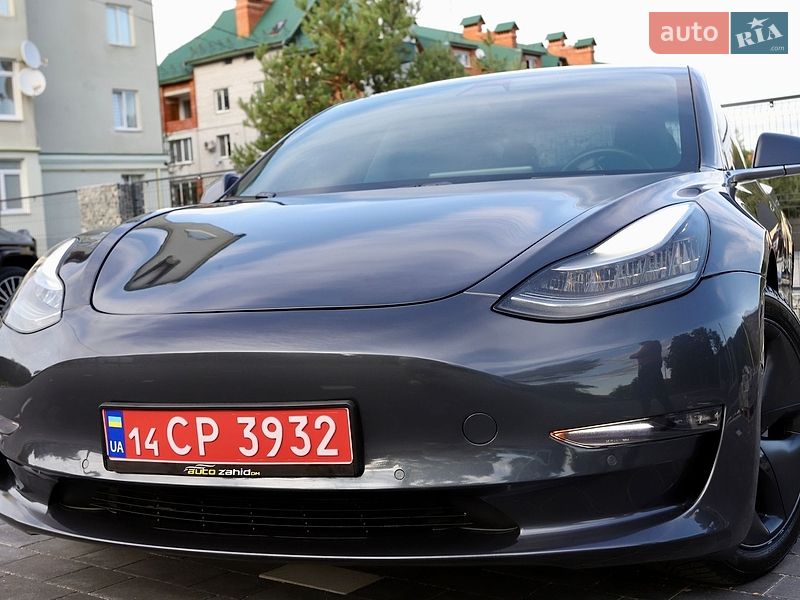 Седан Tesla Model 3 2018 в Дрогобичі
