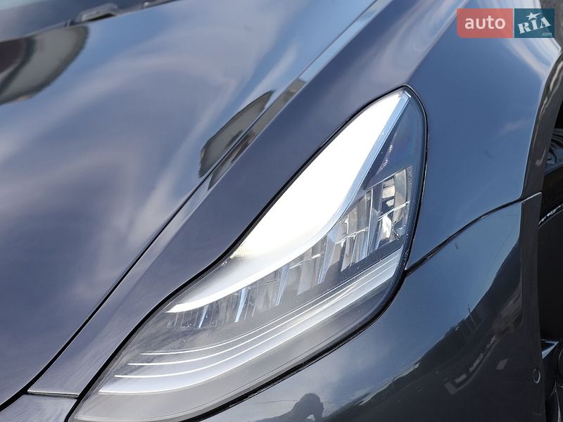 Седан Tesla Model 3 2018 в Дрогобичі