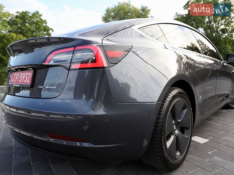 Седан Tesla Model 3 2018 в Дрогобичі