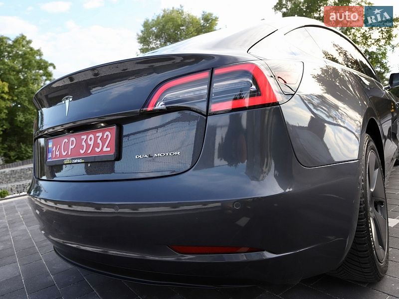 Седан Tesla Model 3 2018 в Дрогобичі