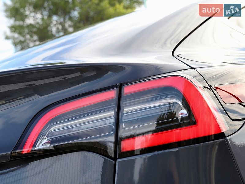 Седан Tesla Model 3 2018 в Дрогобичі