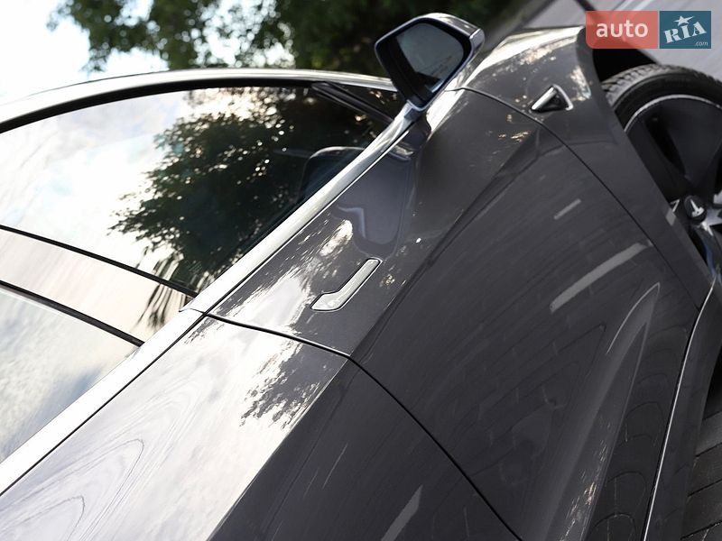 Седан Tesla Model 3 2018 в Дрогобичі