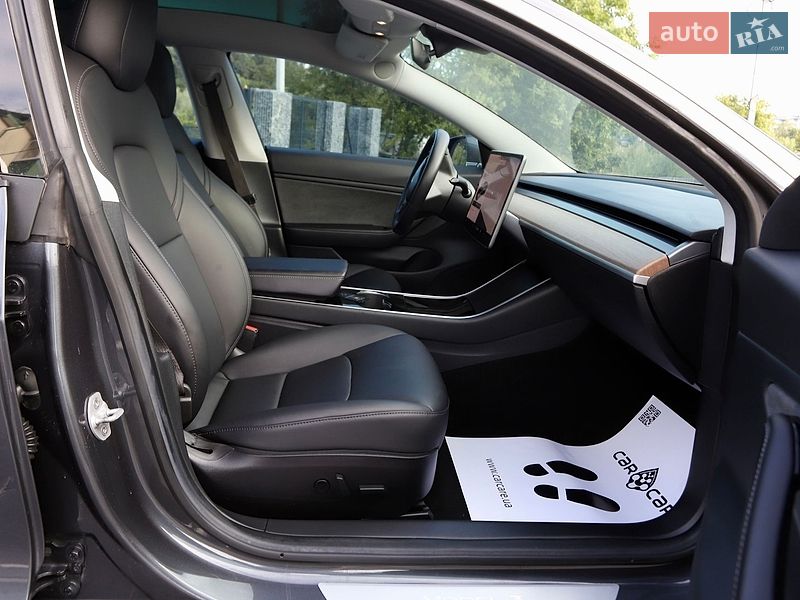 Седан Tesla Model 3 2018 в Дрогобыче