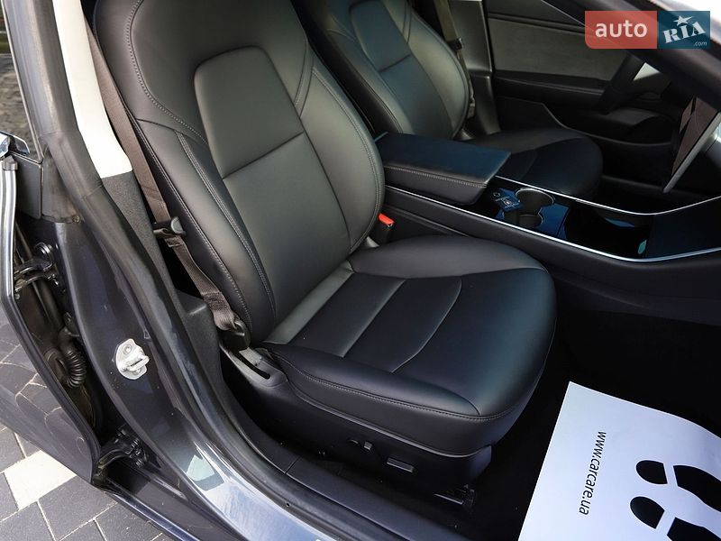 Седан Tesla Model 3 2018 в Дрогобичі