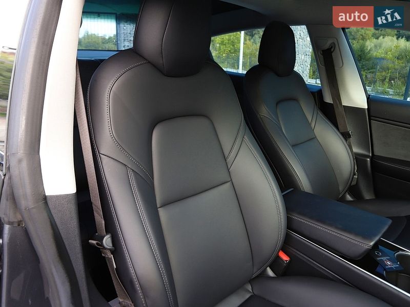 Седан Tesla Model 3 2018 в Дрогобичі