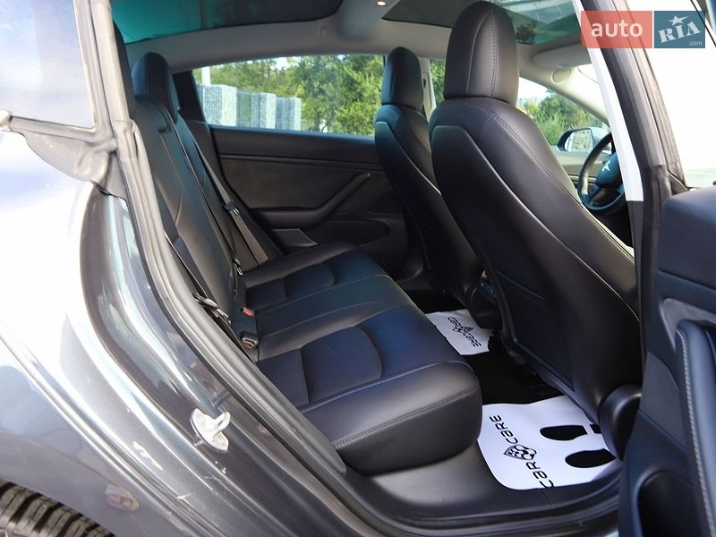 Седан Tesla Model 3 2018 в Дрогобичі