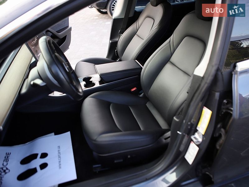 Седан Tesla Model 3 2018 в Дрогобичі
