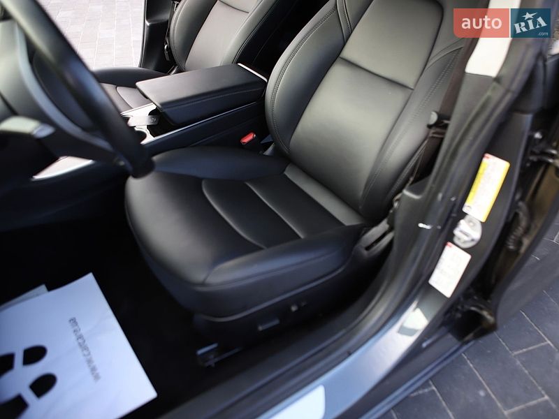 Седан Tesla Model 3 2018 в Дрогобичі