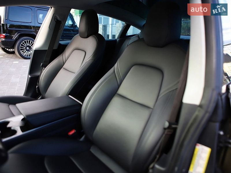 Седан Tesla Model 3 2018 в Дрогобичі