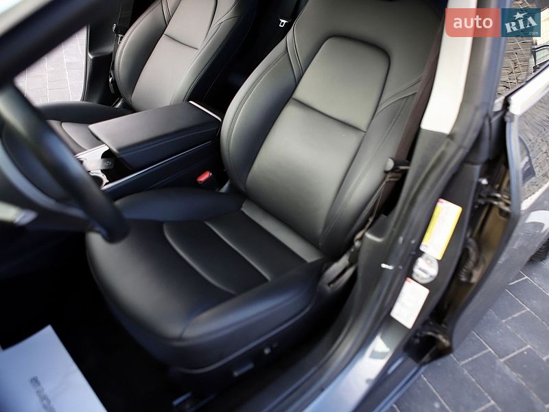 Седан Tesla Model 3 2018 в Дрогобичі