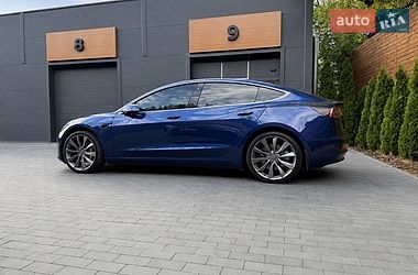 Седан Tesla Model 3 2020 в Киеве