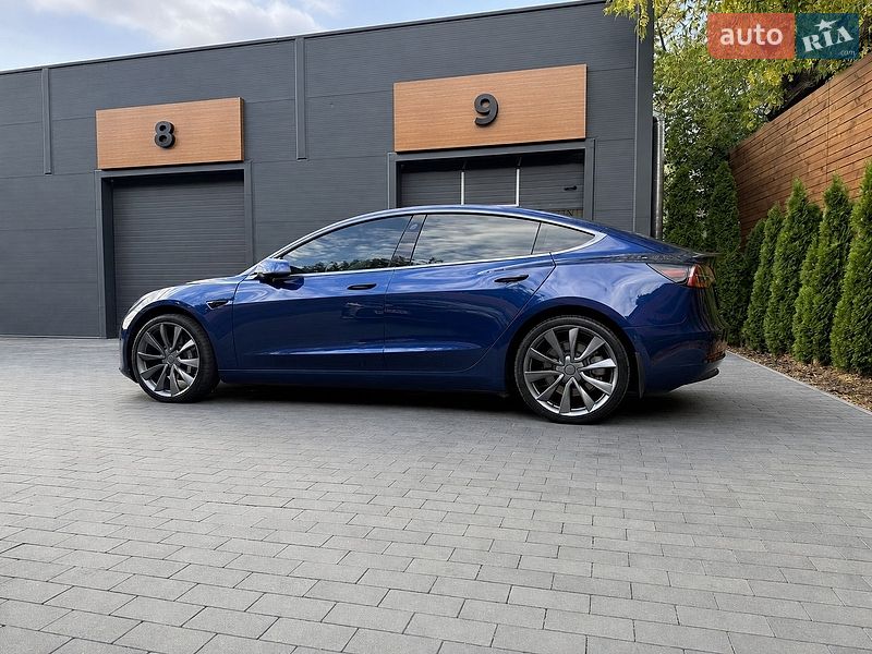 Седан Tesla Model 3 2020 в Киеве