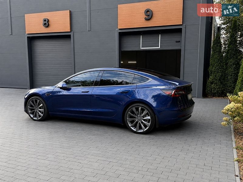 Седан Tesla Model 3 2020 в Киеве