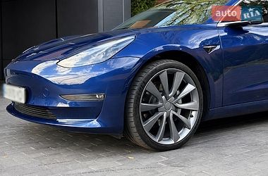 Седан Tesla Model 3 2020 в Киеве