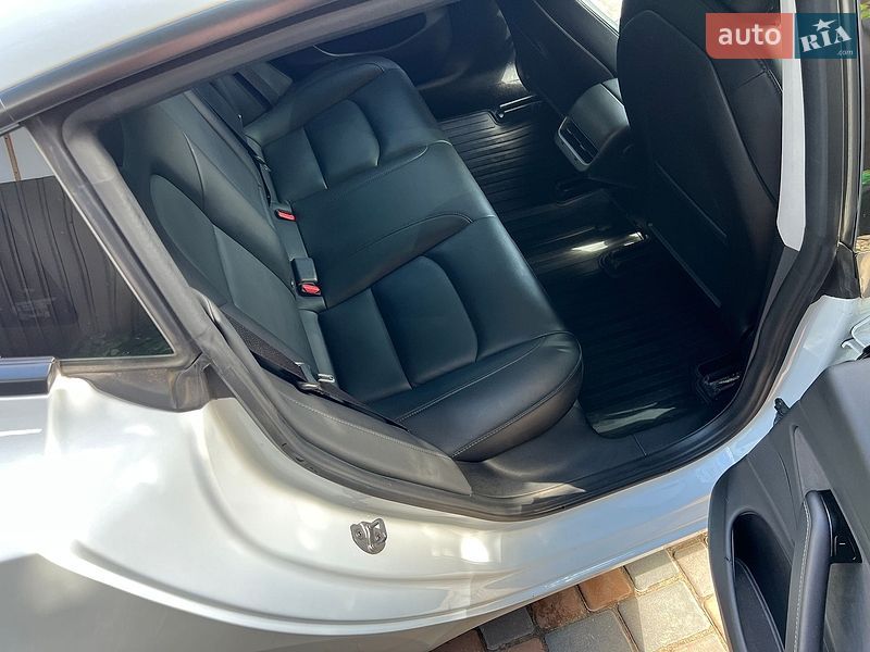 Седан Tesla Model 3 2018 в Киеве