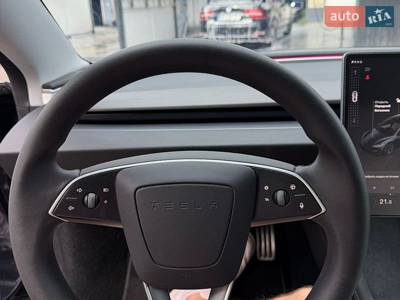 Седан Tesla Model 3 2024 в Києві