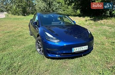 Седан Tesla Model 3 2023 в Краснокутську