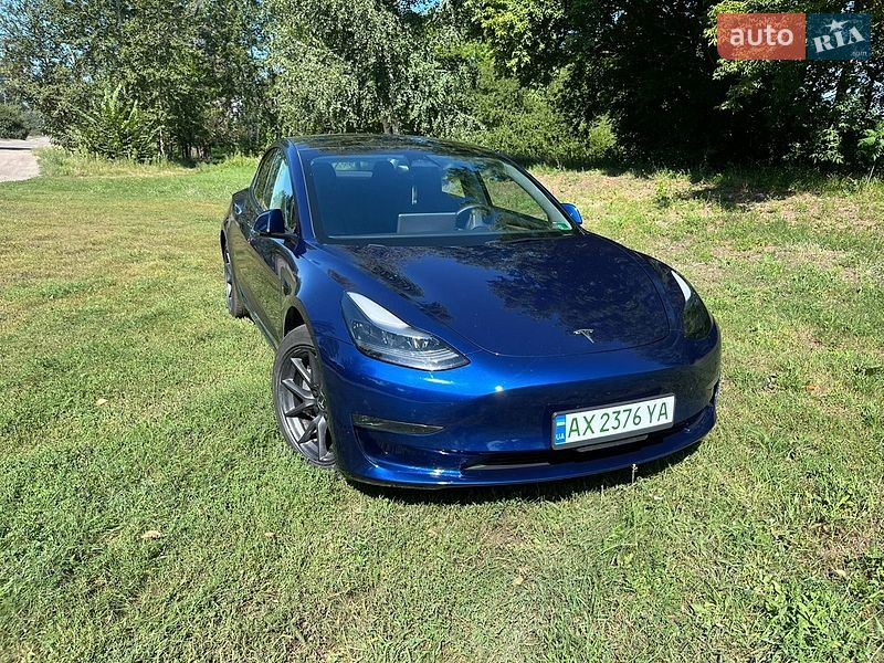 Седан Tesla Model 3 2023 в Краснокутську