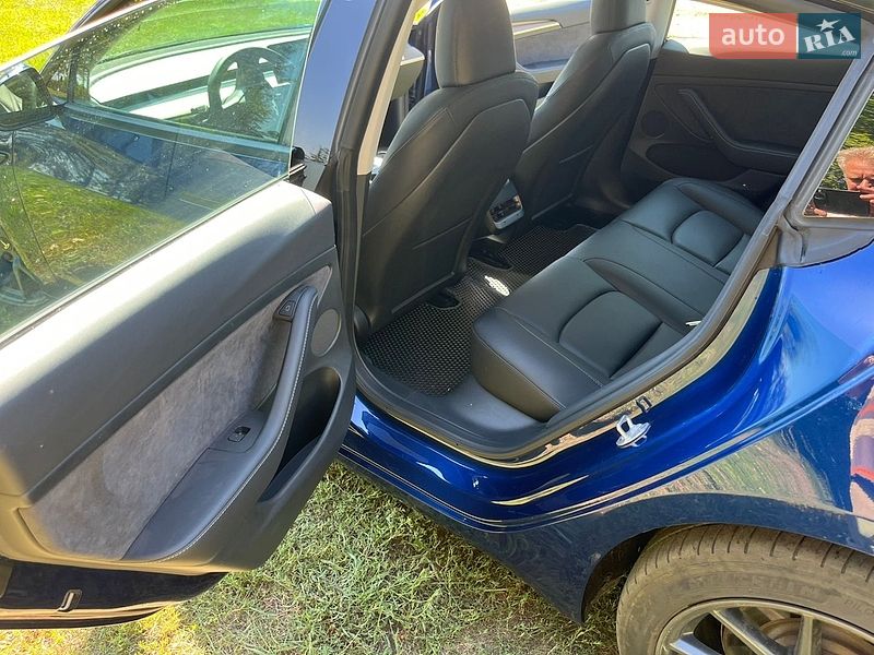 Седан Tesla Model 3 2023 в Краснокутську