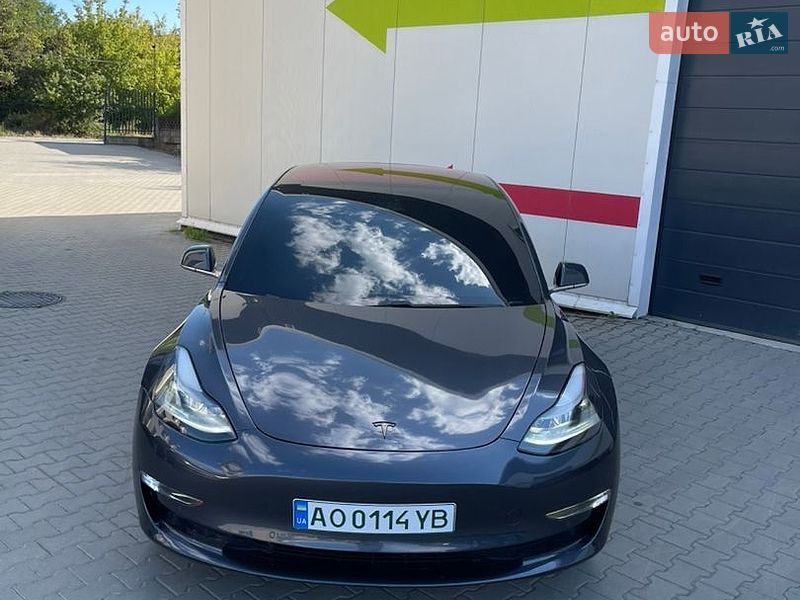 Седан Tesla Model 3 2018 в Ужгороде