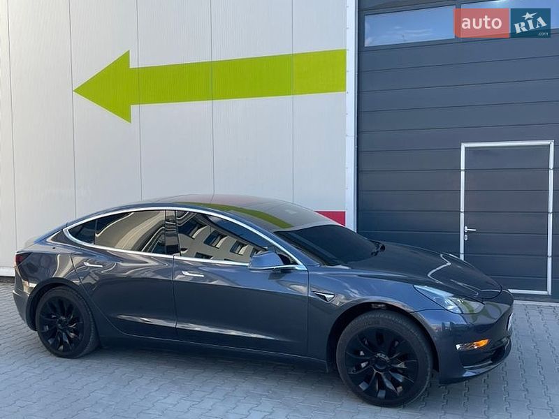Седан Tesla Model 3 2018 в Ужгороде
